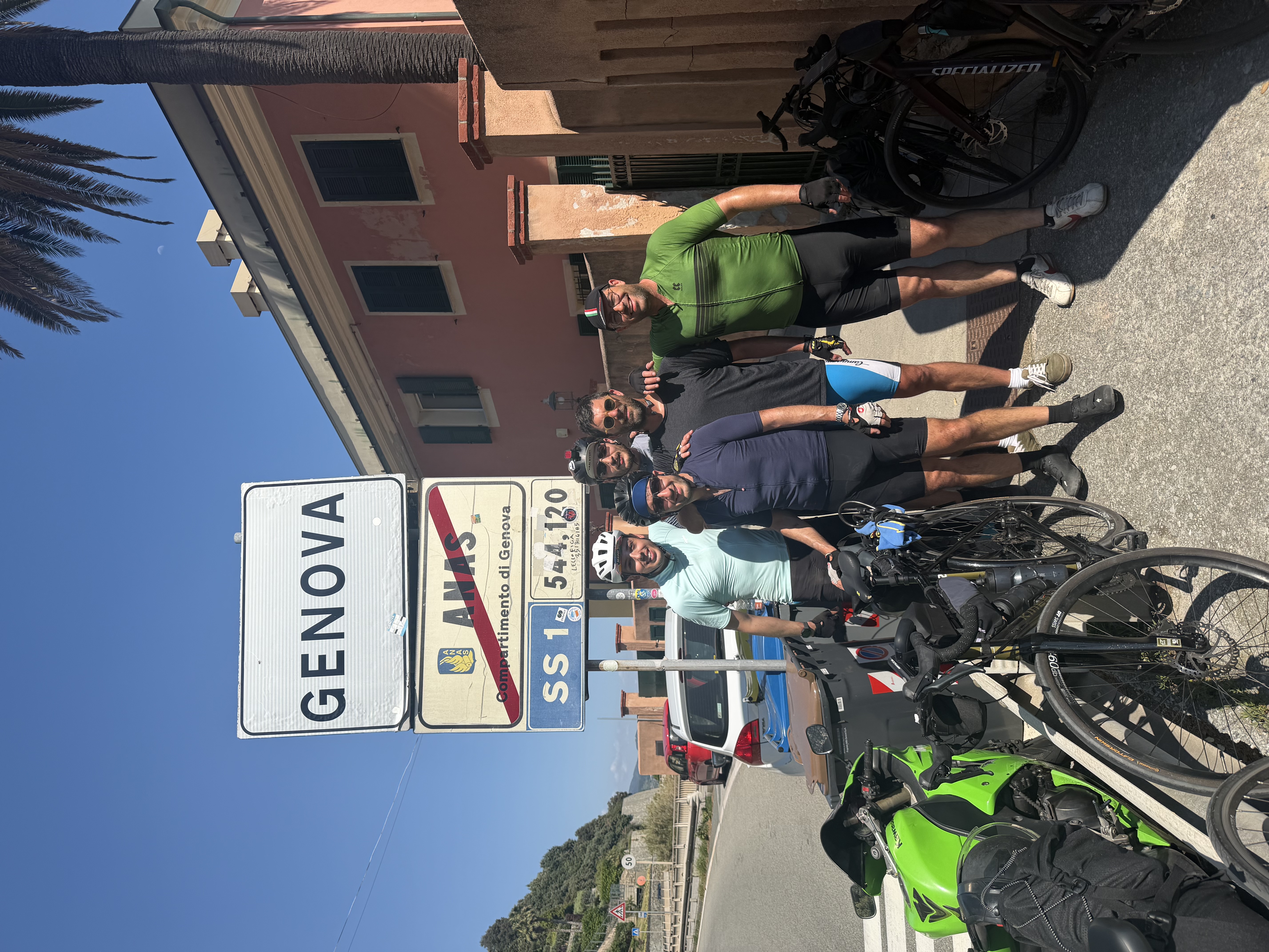SAD Cycling team arriving in Genova